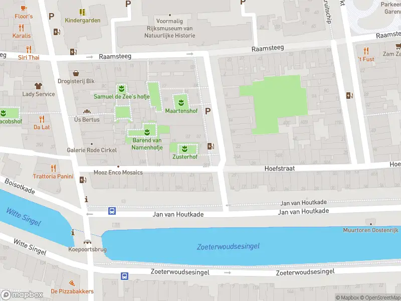 Ambulance met grote spoed naar de Zusterhof in Leiden