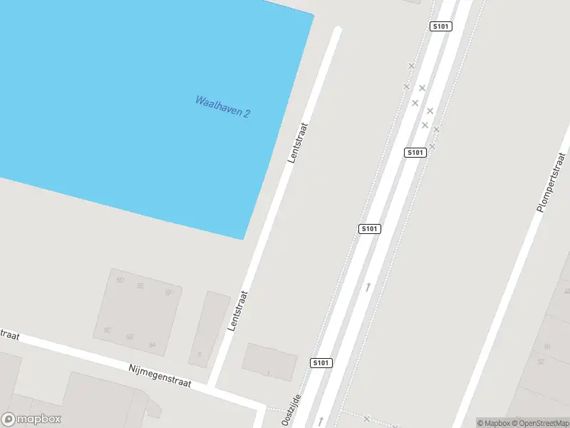 Brandweer met gepaste spoed naar de Lentstraat in Rotterdam vanwege een buitenbrand