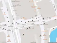 Ambulance met gepaste spoed naar de Coolsingel in Rotterdam