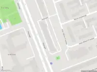 Ambulance met grote spoed naar de Holysingel in Vlaardingen