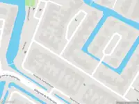 Ambulance met gepaste spoed naar de Rembrandt van Rijnstraat in Volendam