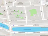 Ambulance met grote spoed naar de Zusterhof in Leiden