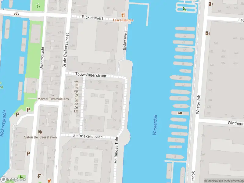 Ambulance met grote spoed naar de Hollandse Tuin in Amsterdam