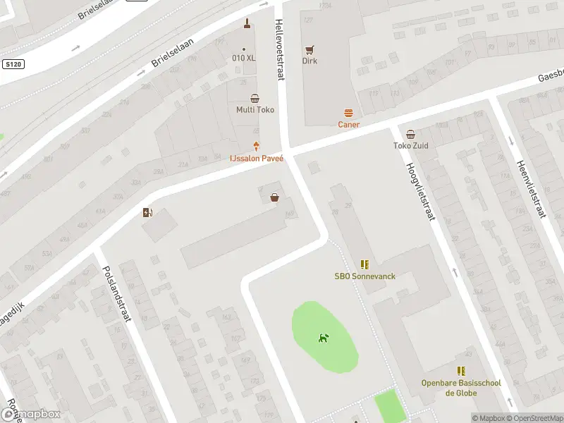 Ambulance met grote spoed naar de Zwartewaalstraat in Rotterdam