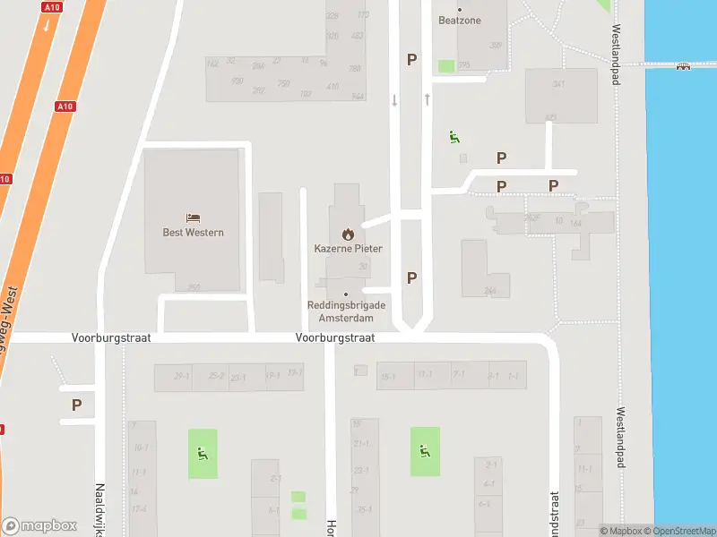 Ambulance met grote spoed naar de Naaldwijkstraat in Amsterdam