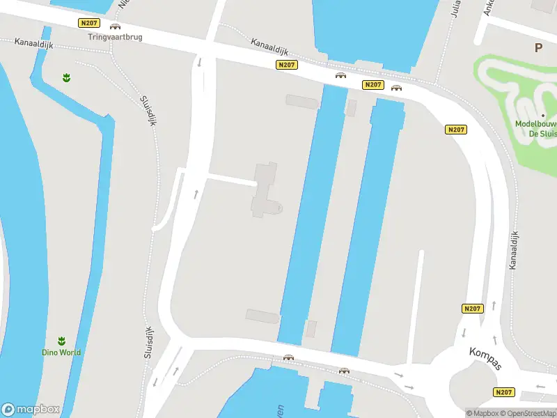 Politie met grote spoed naar de Julianasluisterrein in Gouda vanwege voertuigen te water