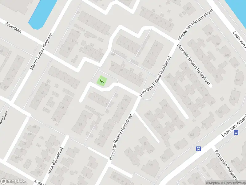 Ambulance met gepaste spoed naar de Nienke van Hichtumstraat in Castricum