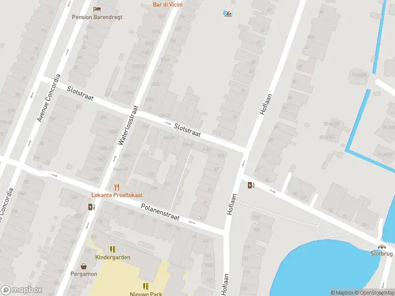 Ambulance met grote spoed naar de Slotstraat in Rotterdam