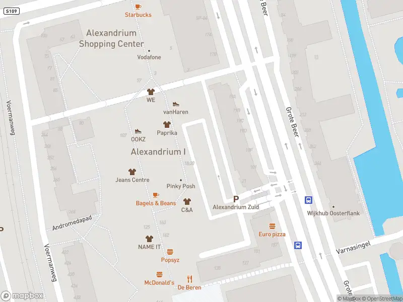 Ambulance met grote spoed naar de Zuiderkruisstraat in Rotterdam