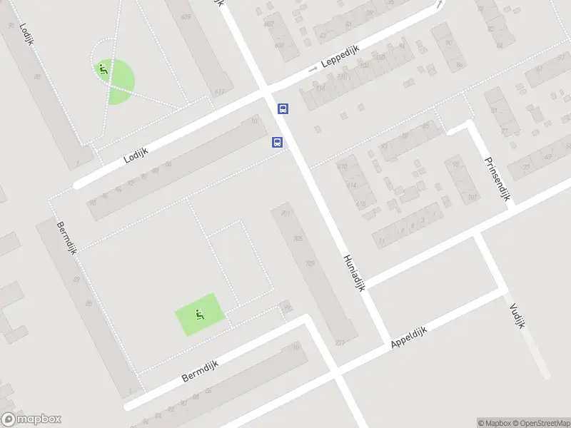 Ambulance met gepaste spoed naar de Huniadijk in Rotterdam