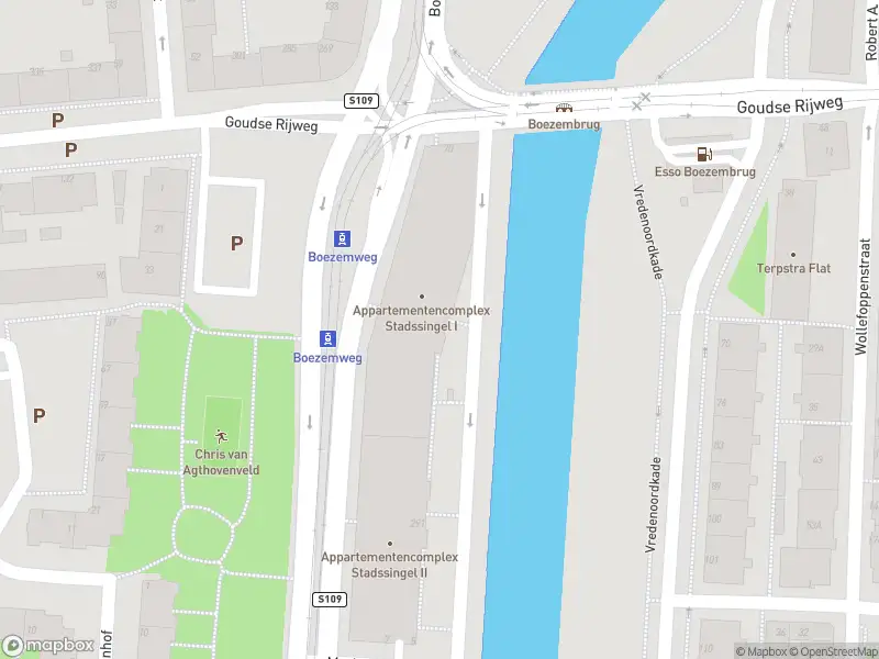 Brandweer met gepaste spoed naar de Boezemkade in Rotterdam vanwege wateroverlast