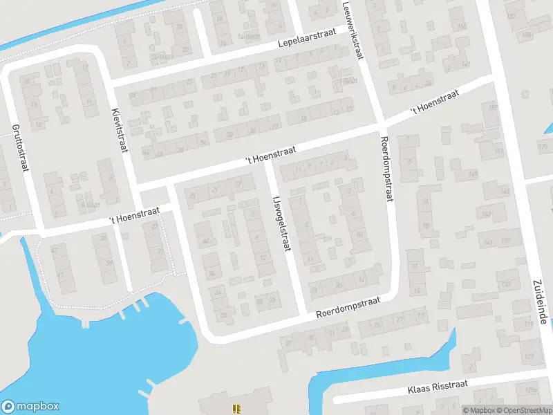 Ambulance met grote spoed naar de IJsvogelstraat in Westzaan