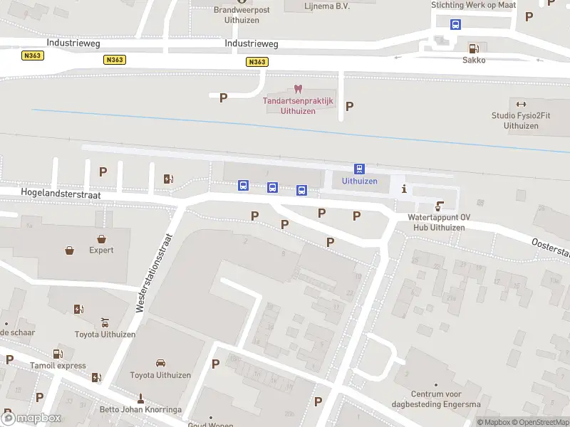 Brandweer met grote spoed naar de Stationsplein in Uithuizen vanwege gebouwbrand