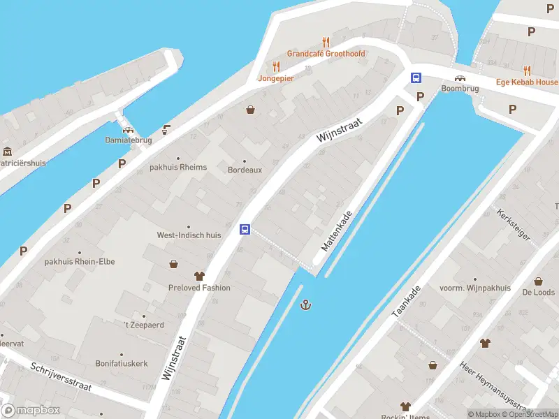 Ambulance met gepaste spoed naar de Wijnstraat in Dordrecht