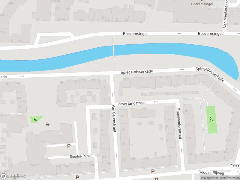 Ambulance met grote spoed naar de Spiegelnisserkade in Rotterdam