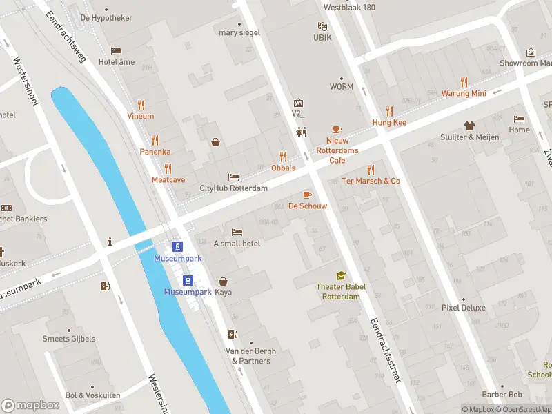 Ambulance met gepaste spoed naar de Witte de Withstraat in Rotterdam