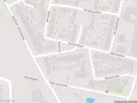 Ambulance met grote spoed naar de Smidt van Gelderstraat in Velsen-Noord