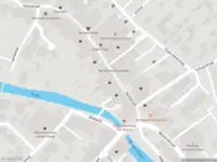 Ambulance met gepaste spoed naar de Kerkstraat in Strijen