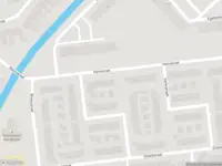 Ambulance met grote spoed naar de Helmstraat in Hellevoetsluis