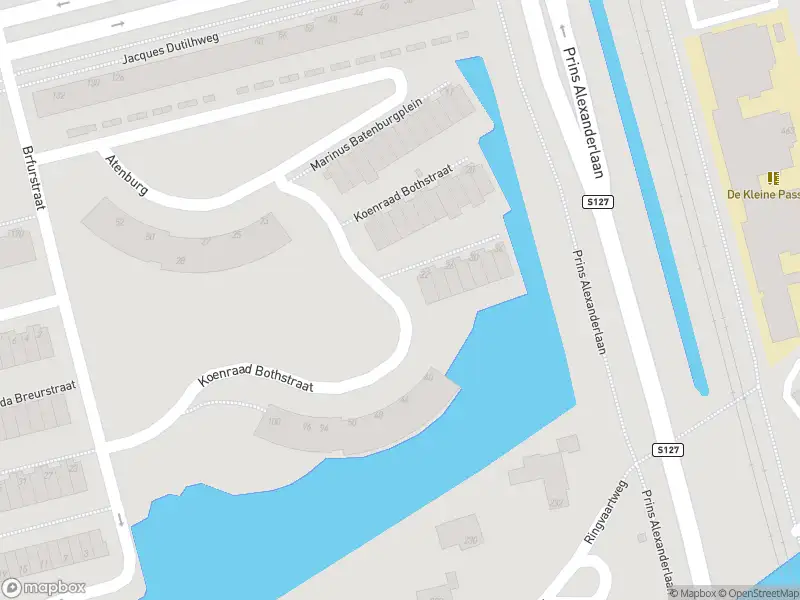 Ambulance met grote spoed naar de Koenraad Bothstraat in Rotterdam