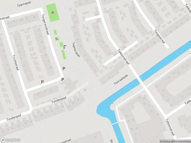 Ambulance met grote spoed naar de Tegelarijpad in Amsterdam