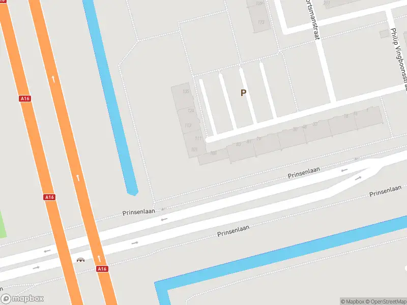 Ambulance met grote spoed naar de Edmond Hellenraadstraat in Rotterdam