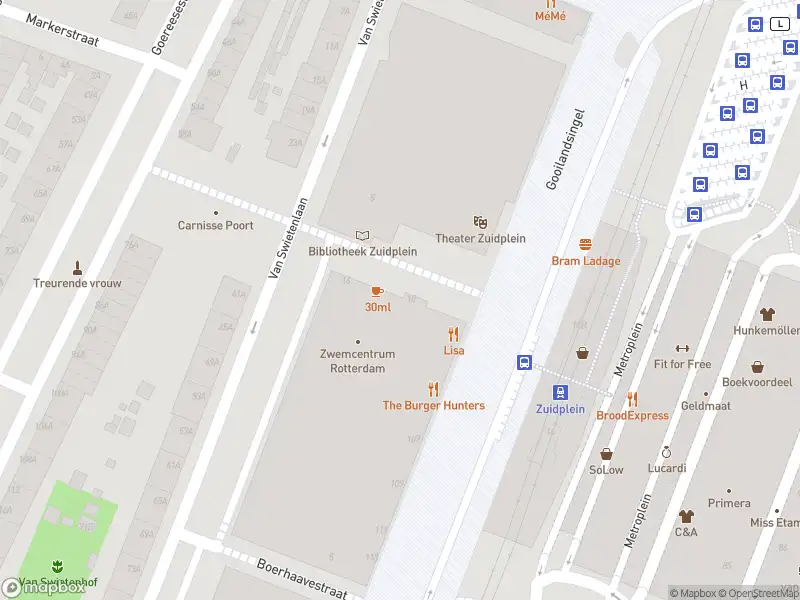 Ambulance met grote spoed naar de Annie M. G. Schmidtplein in Rotterdam