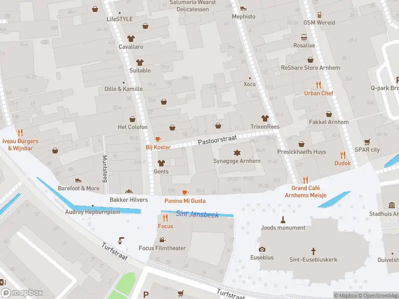 Brandweer met grote spoed naar de Pastoorstraat in Arnhem vanwege afhijsen patient