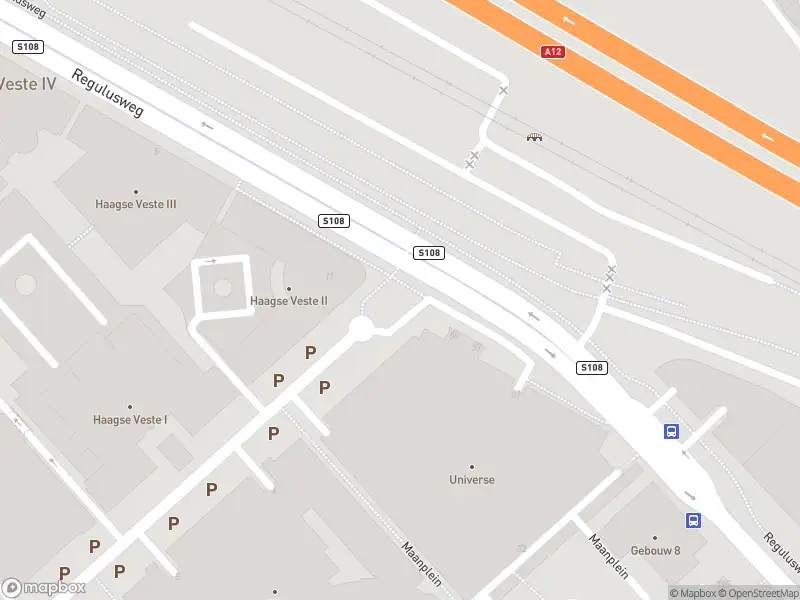 Ambulance met grote spoed naar de Regulusweg in 's-Gravenhage