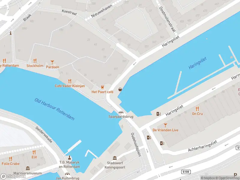 Ambulance met gepaste spoed naar de Oudehoofdplein in Rotterdam vanwege stankoverlast