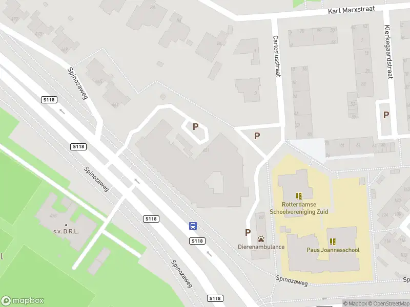 Ambulance met grote spoed naar de Spinozaweg in Rotterdam