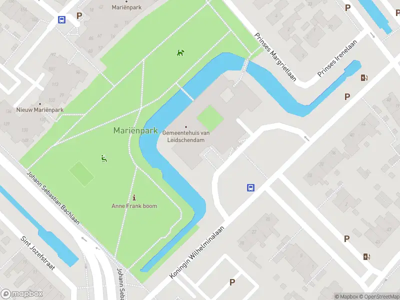 Ambulance met gepaste spoed naar de Raadhuisplein in Leidschendam