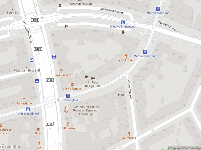 Ambulance met gepaste spoed naar de Nieuwe Binnenweg in Rotterdam