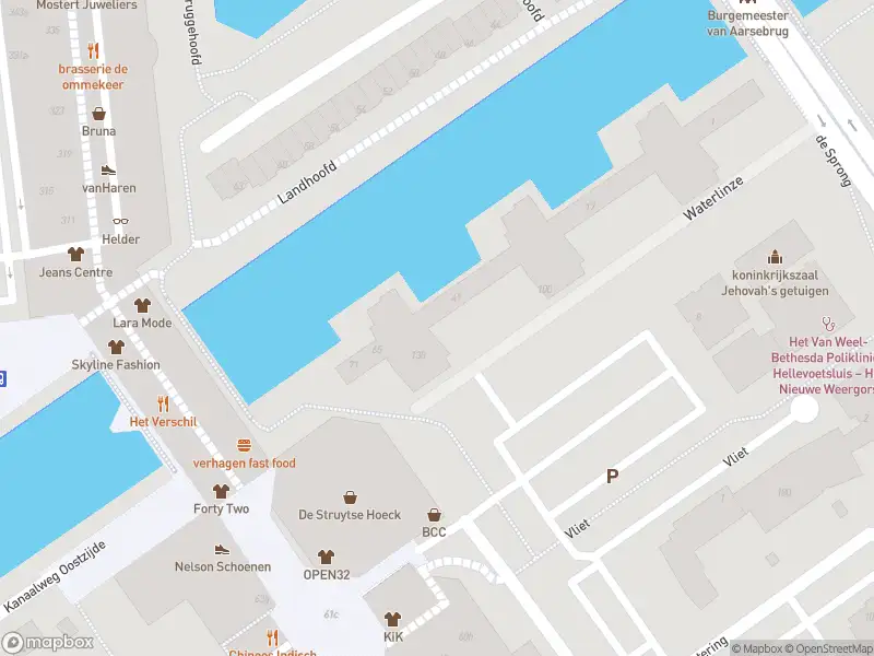 Ambulance met grote spoed naar de Waterlinze in Hellevoetsluis