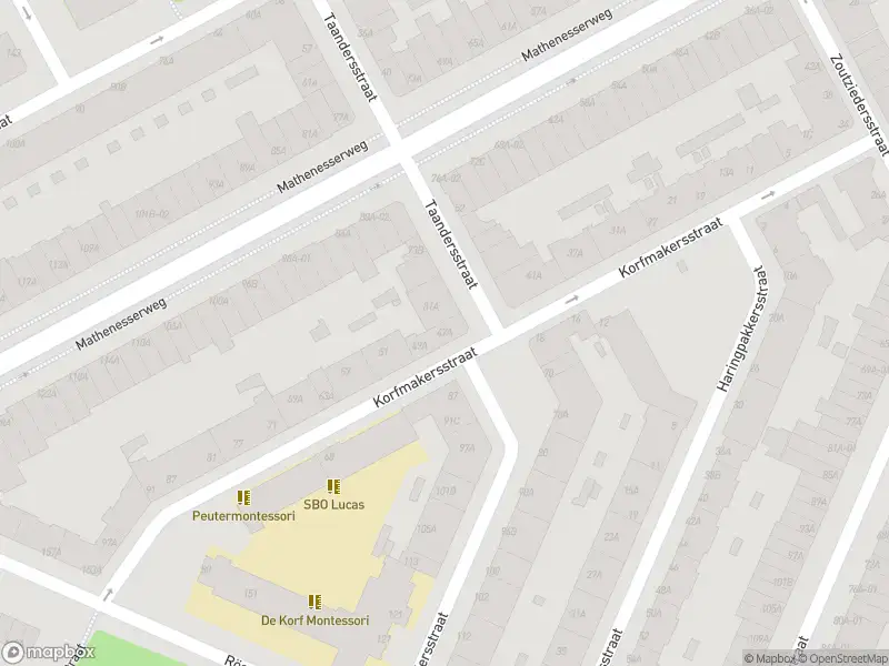 Ambulance met grote spoed naar de Korfmakersstraat in Rotterdam