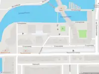 Ambulance met gepaste spoed naar de Entrepothof in Amsterdam