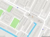 Brandweer met gepaste spoed naar de Wiardi Beckmanstraat in Alblasserdam vanwege afhijsen patient