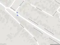 Brandweer met grote spoed naar de Edmundus van Dintherstraat in Heeswijk-Dinther vanwege voertuigbrand