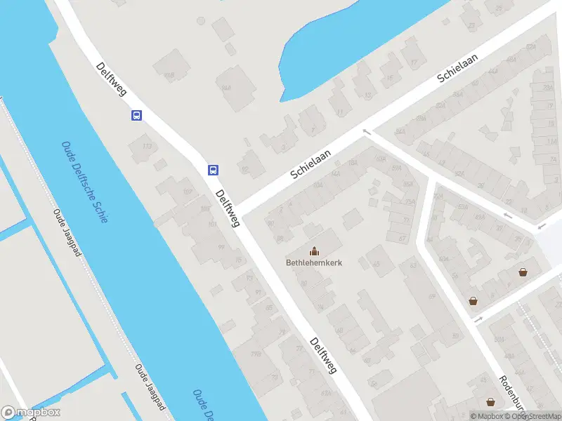 Ambulance met grote spoed naar de Schielaan in Rotterdam