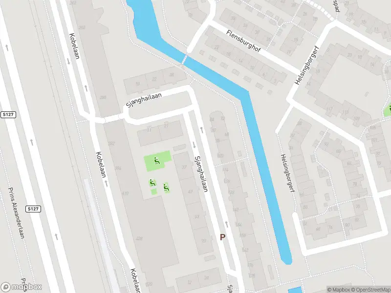 Ambulance met grote spoed naar de Sjanghailaan in Rotterdam