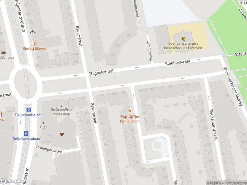 Ambulance met grote spoed naar de Slaghekstraat in Rotterdam