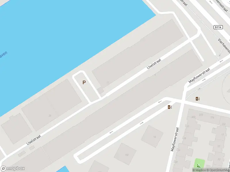 Ambulance met grote spoed naar de IJselstraat in Rotterdam