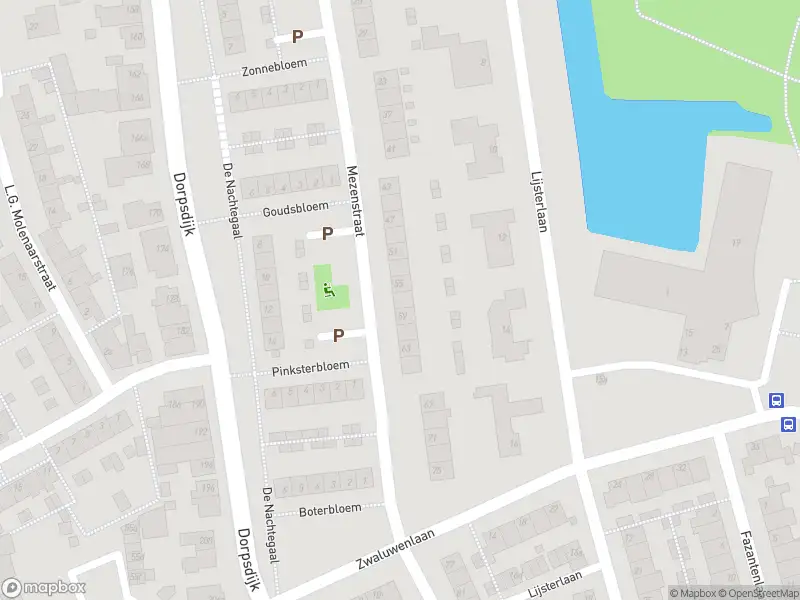 Ambulance met gepaste spoed naar de Mezenstraat in Rhoon