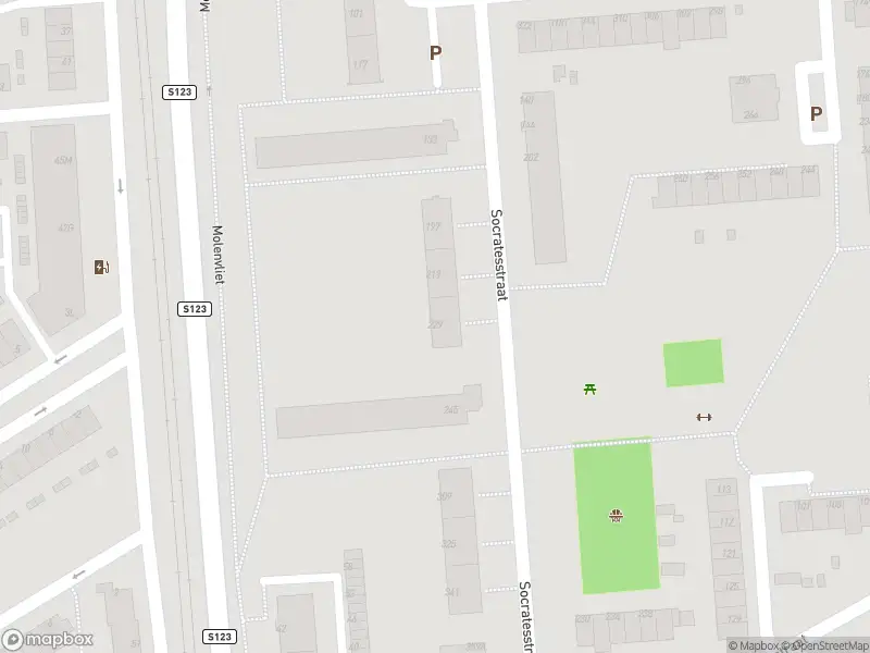 Ambulance met gepaste spoed naar de Socratesstraat in Rotterdam