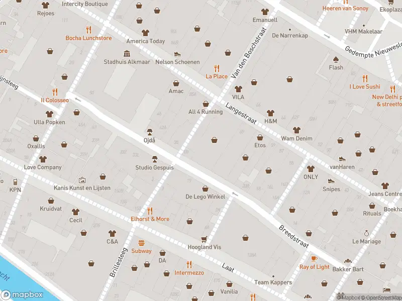 Ambulance met grote spoed naar de Achterstraat in Alkmaar