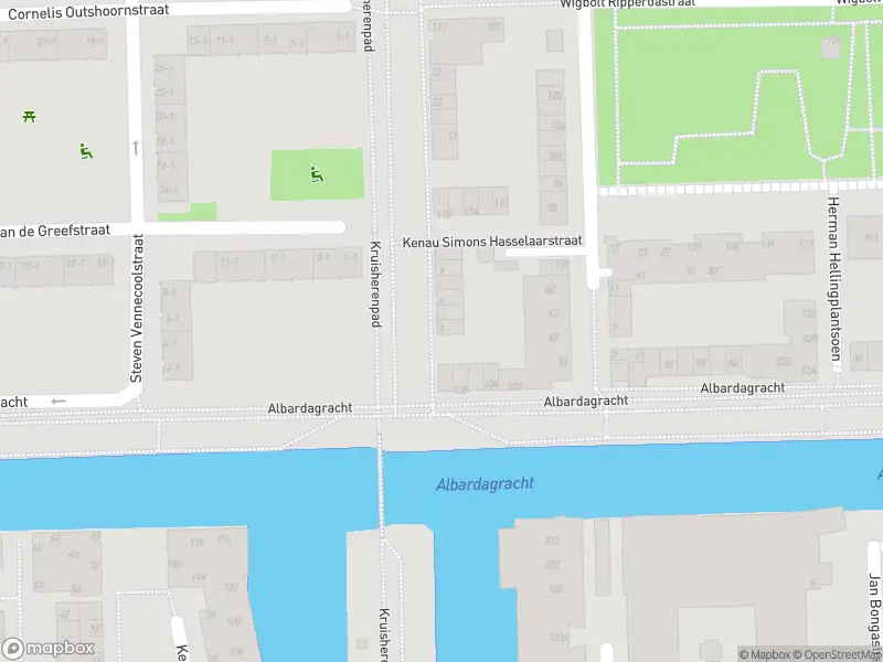 Ambulance met grote spoed naar de Kruisherenpad in Amsterdam