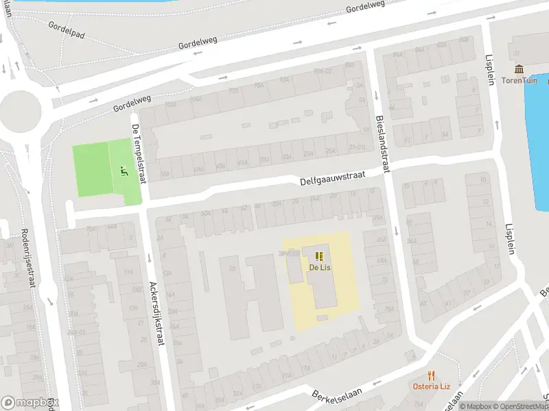 Ambulance met gepaste spoed naar de Delfgaauwstraat in Rotterdam