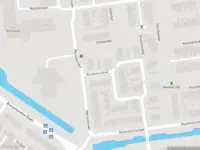 Ambulance met grote spoed naar de Kruizemunthof in Barendrecht