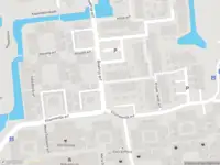 Brandweer met gepaste spoed naar de Vrouw Jacob erf in Capelle aan den IJssel vanwege een buitenbrand