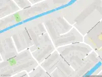 Ambulance met grote spoed naar de Annie M G Schmidtstraat in Leiderdorp